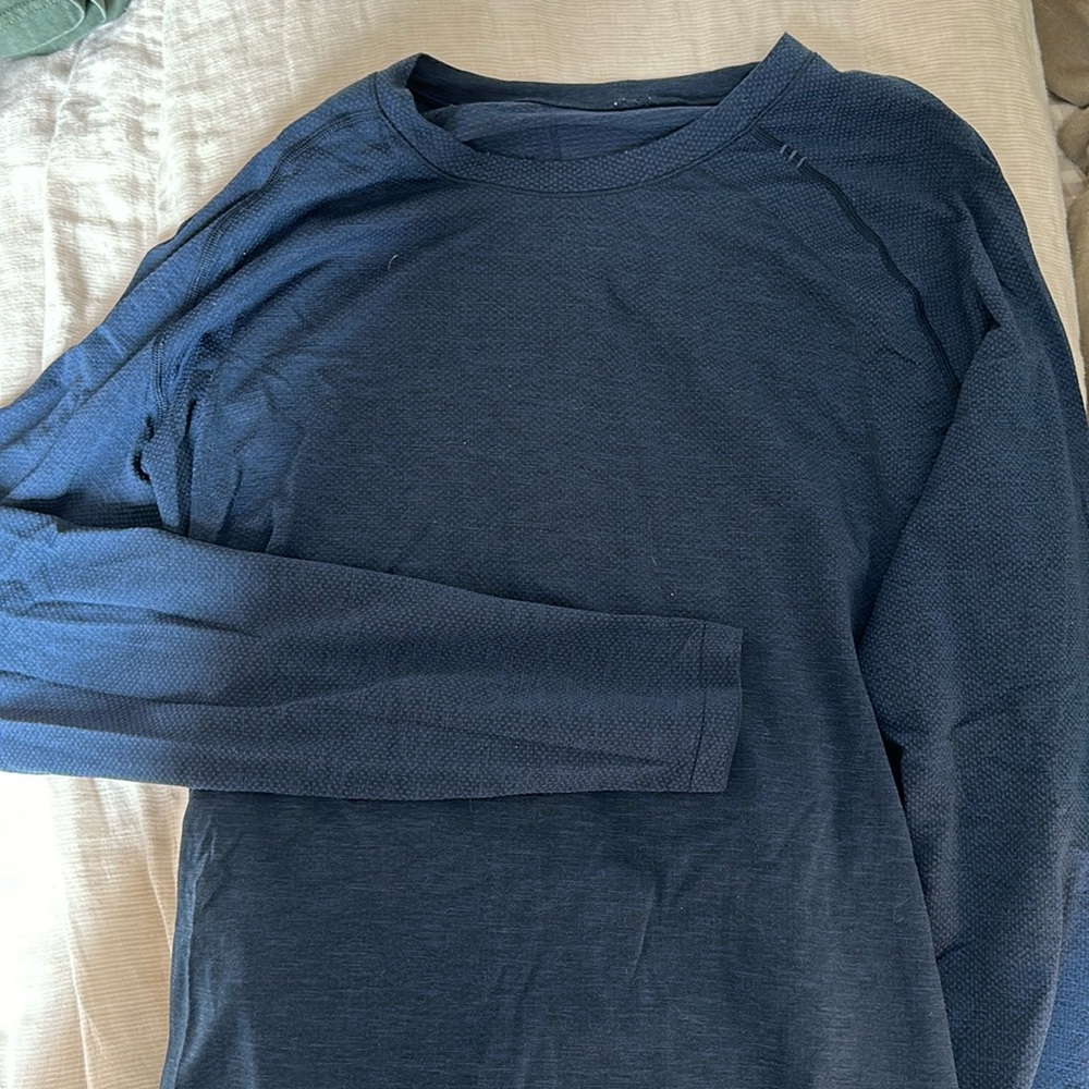 Men’s Lululemon long sleeve
